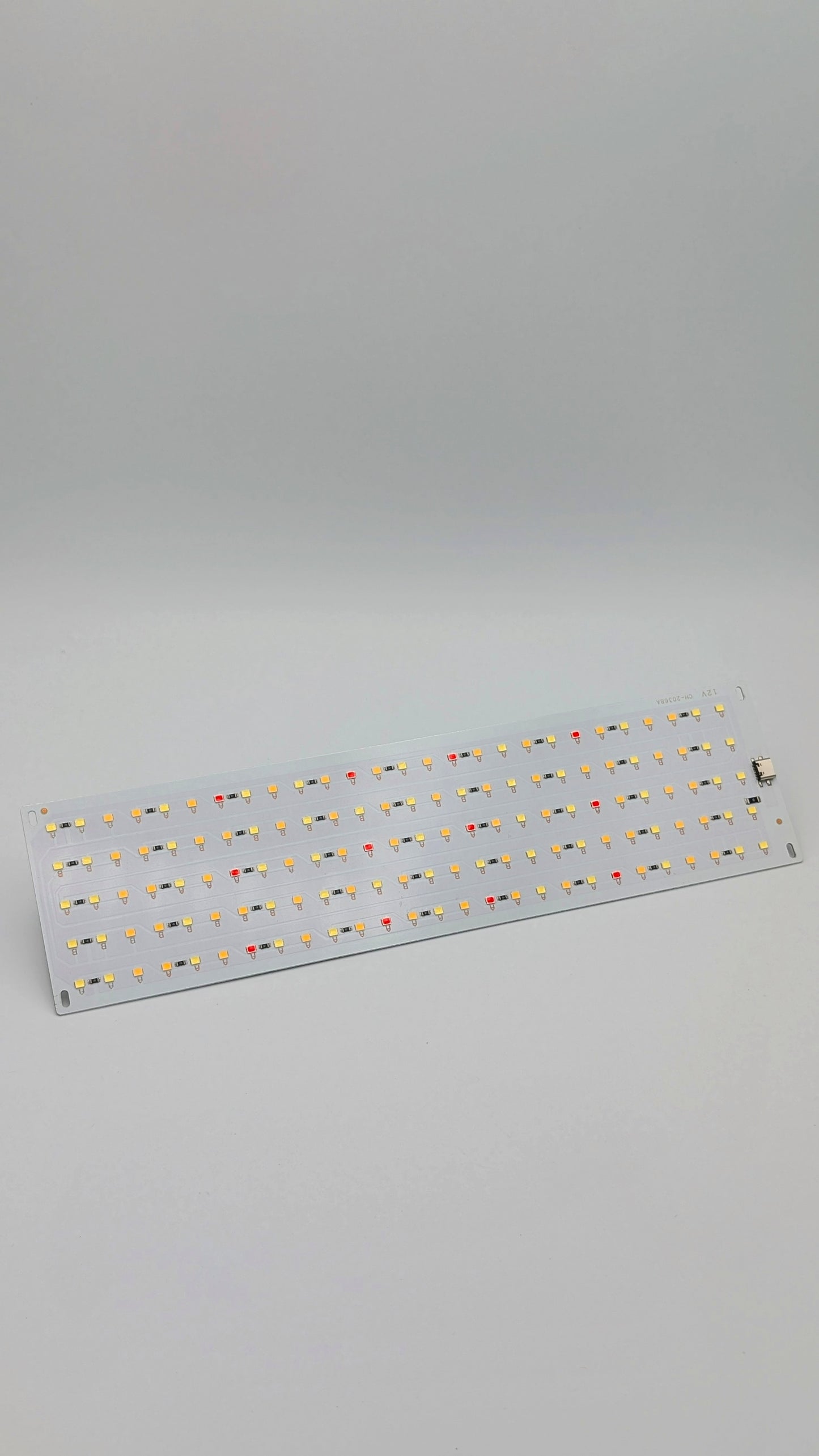 Ultradünnes LED-Pflanzenlicht – Vollspektrum, dimmbar & mit Timer (4er-Set)